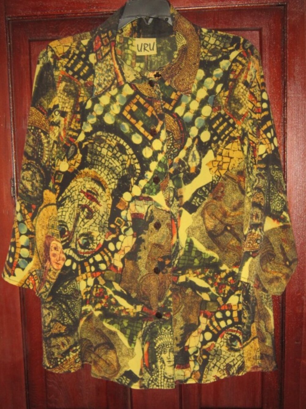 URU Size 2 L M Button Shirt Blouse Top 100% Silk Artsy Print Faces Ethnic USA